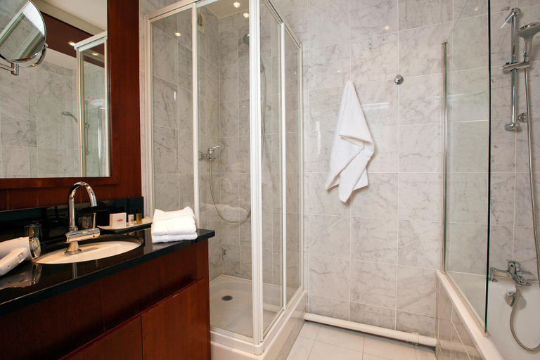Bathroom 5, Residhome Val D Europe Hotel, Seine-et-Marne