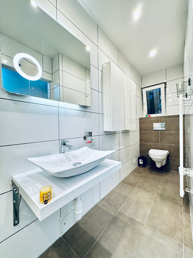 Bathroom 5, 2BR 1LR Apartment for 5 Peaceful Stay, Wien Umgebung
