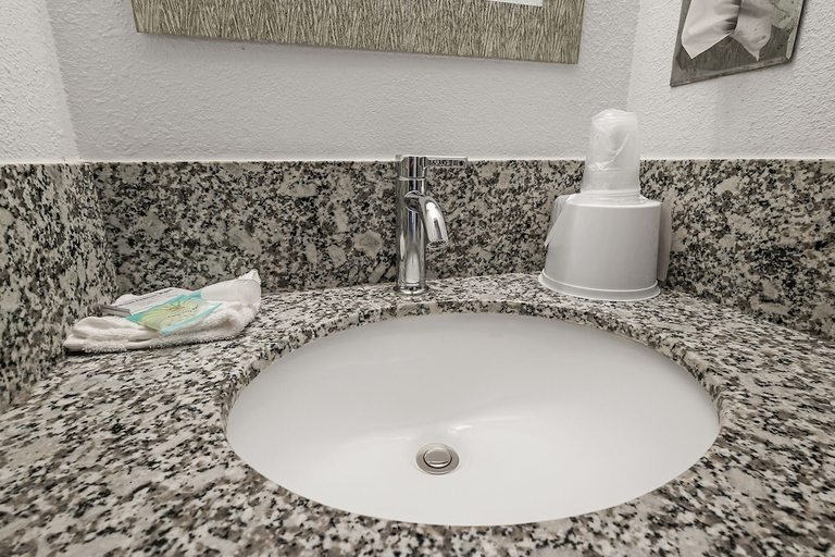 Bathroom 4, Grace Light Inn, Butte