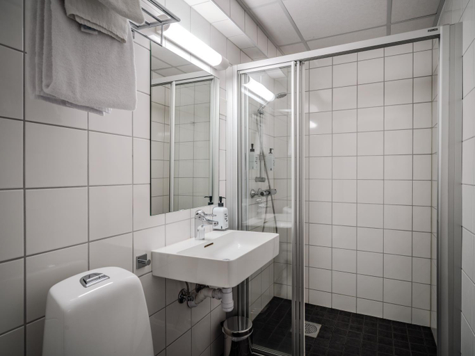 Bathroom 4, Quality Hotel Grand Tromsø, Tromsø