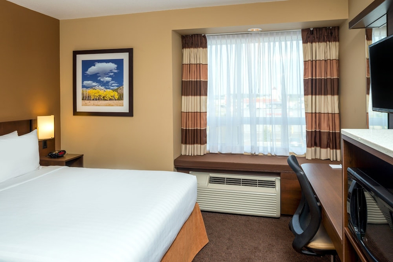 Bedroom 3, Microtel Inn & Suites by Wyndham Red Deer, Division No. 8