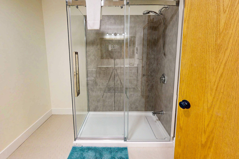 Bathroom 3, Chateau Ridge, Grey