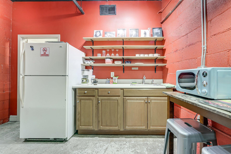 Private kitchen, Cozy Single at The Strand, Haywood