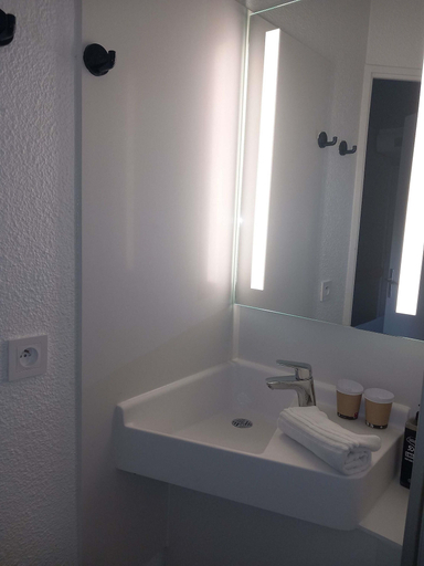 Bathroom 5, ibis budget Arles Sud Fourchon, Bouches-du-Rhône