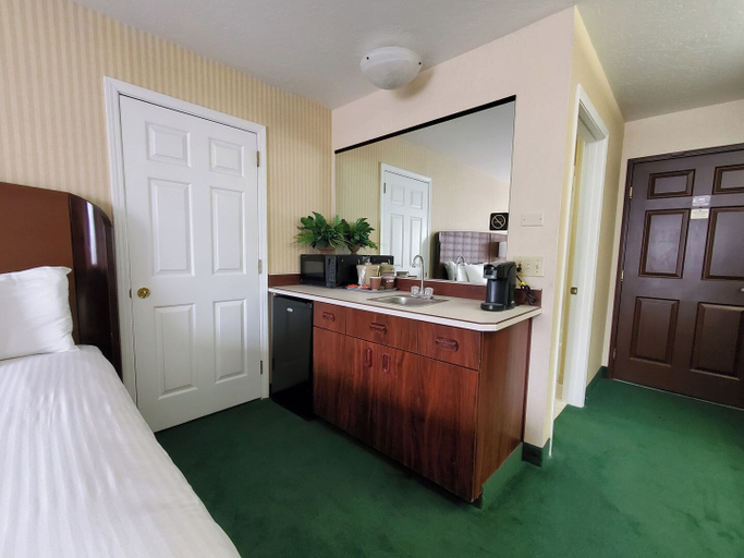 Bedroom 4, Red Lion Hotel Rogue Regency Medford Airport, Jackson