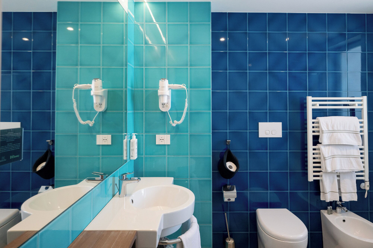 Bathroom 5, Riva del Sole, Bari