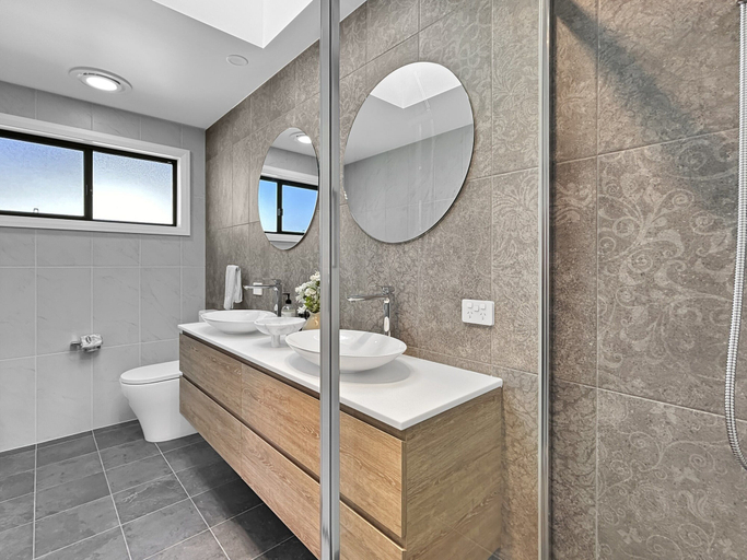 Bathroom 5, Chic 4-bed Beach House with Sea Views, Eurobodalla
