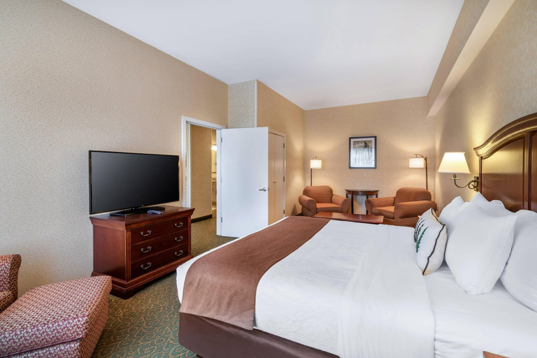 Bedroom 3, Maine Evergreen Hotel, Ascend Collection, Kennebec