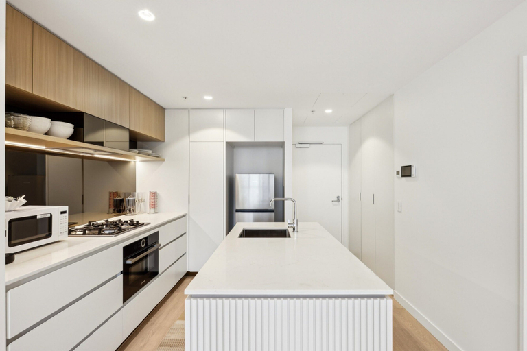 Private kitchen 3, Brisbane 1BR With Pool, Spa, Sauna and Balcony, Brisbane
