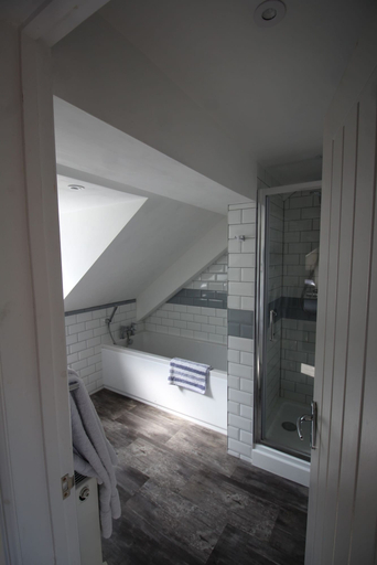 Bedroom 3, The Clothiers Arms, Gloucestershire