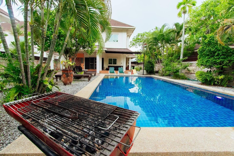 Sport & Beauty 4, Captivating 3-Bed Villa in Muang Pattaya, Bang Lamung
