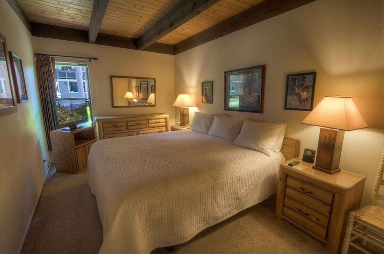 Bedroom 2, Bear Lake Hideaway 3 Bedroom Condo by RedAwning, El Dorado