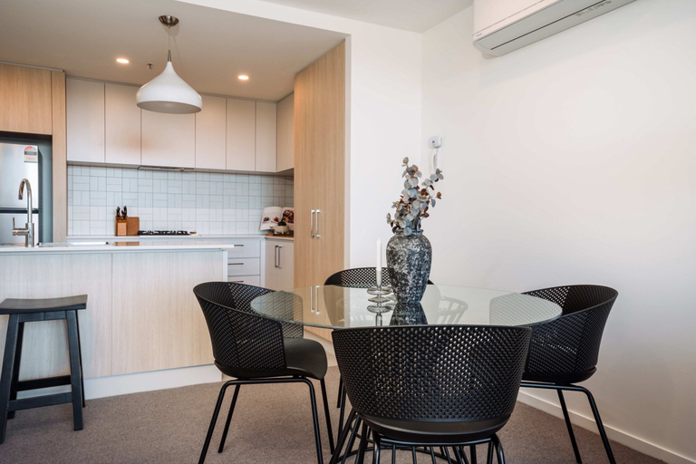 Others 2, Pristine 2-bed Apartment With Pool and BBQ, Canberra
