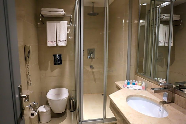 Bathroom 4, Nova Plaza Park, Beyoğlu