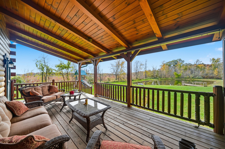 Terrace/patio, Sprinkle Bottom Lodge: 12 Acre 5 Bedroom Cabin, Pond, AC, Heating & Pet Friendly, Ashland