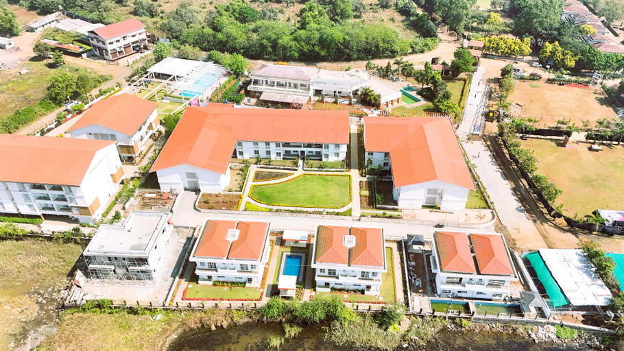 Exterior & Views