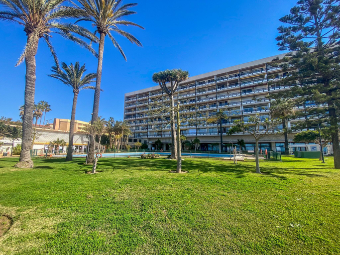 2, Apartment in Torremolinos with Sea Views, Málaga
