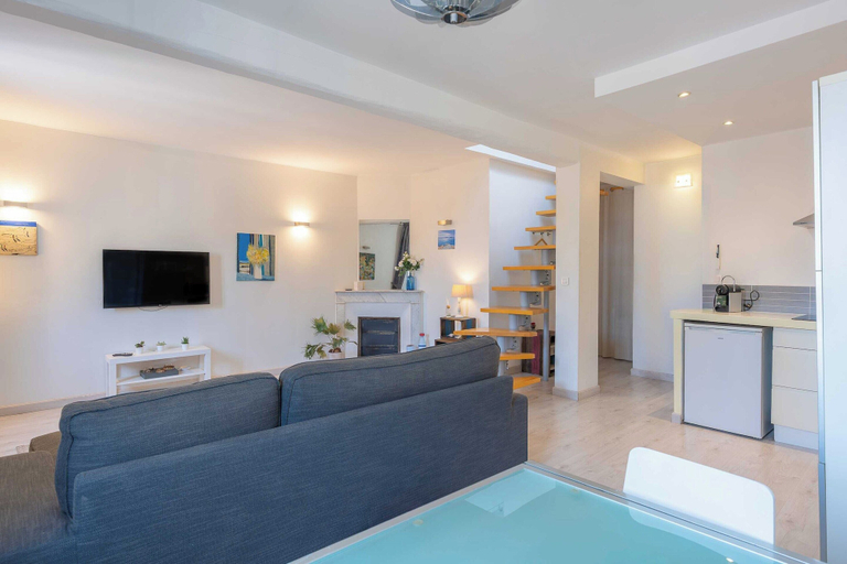Living area 3, Superb Flat - AC- 1BR - 2P - Saint-tropez, Var