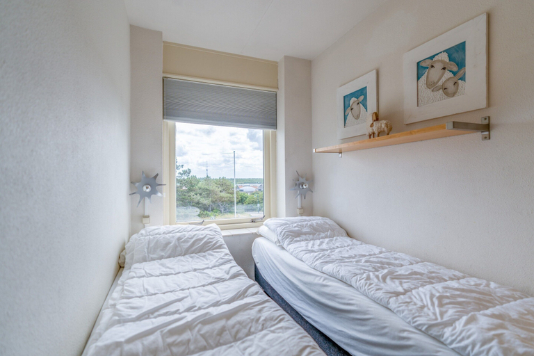 Room 2, 4-person Corner Apartment With a Beautiful View, Texel