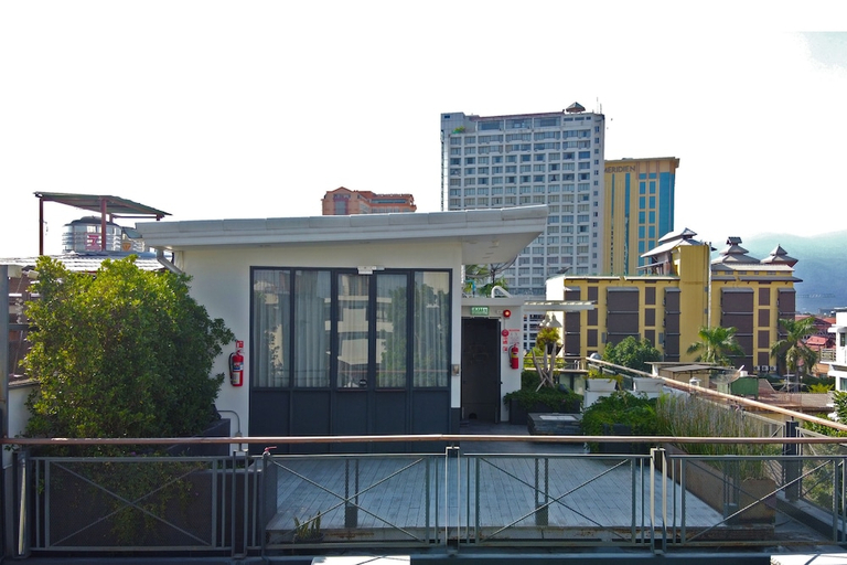 Exterior & Views