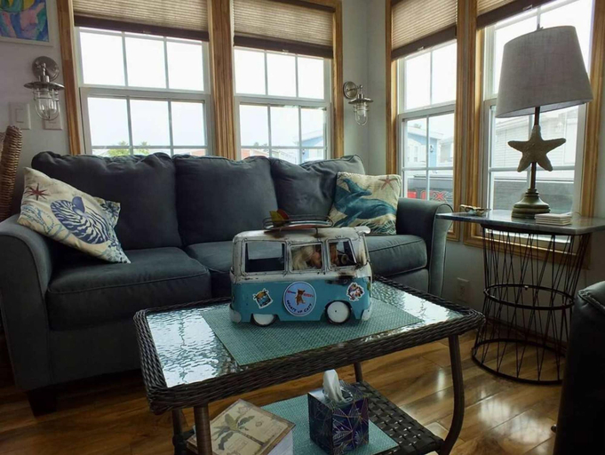Room 4, Charming 1BR Getaway in Long Island Village Resort, Cameron