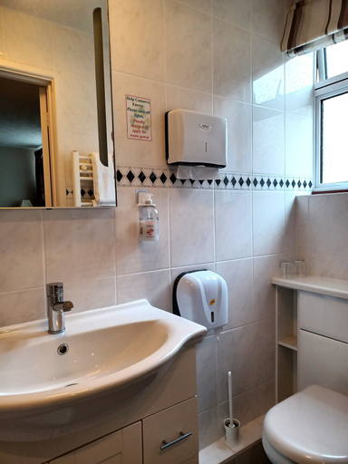Bathroom 4, Hunters Lodge, Southampton