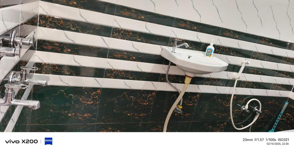 Bathroom 4, Aviral home stay, Faizabad