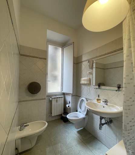 Bathroom 3, Plancton II, Rome