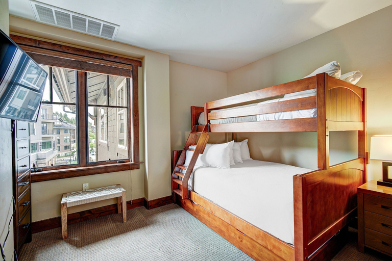 Room 4, Luxury 4 Bedroom Condo on Peak 8 4 Condo, Summit