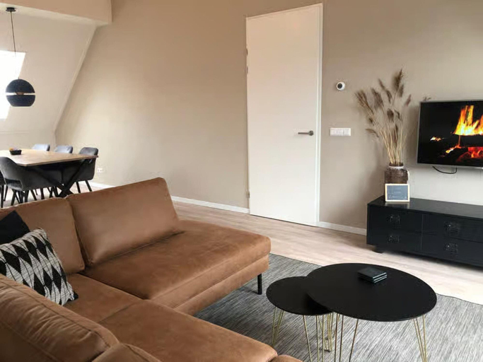 Living room 2, 5-person Lodge With Private Balcony, Veere