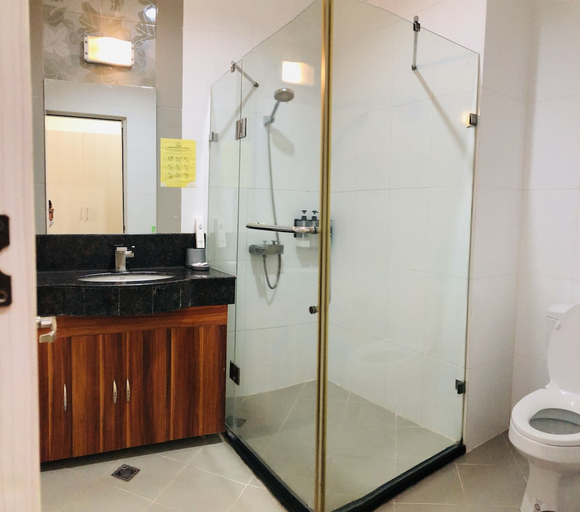 Bathroom, Queens Island Golf and Village, Medellin