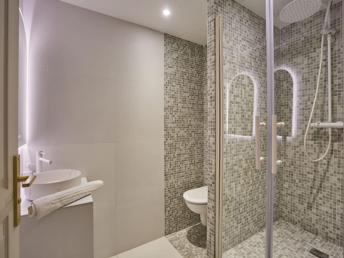 Bathroom 3, Superb AC Apartment  Champs de Mars Eiffel Tower, Paris