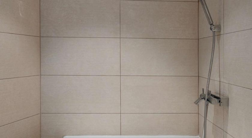 Bathroom 3, Radisson Hotel & Residences Erbil, Arbil