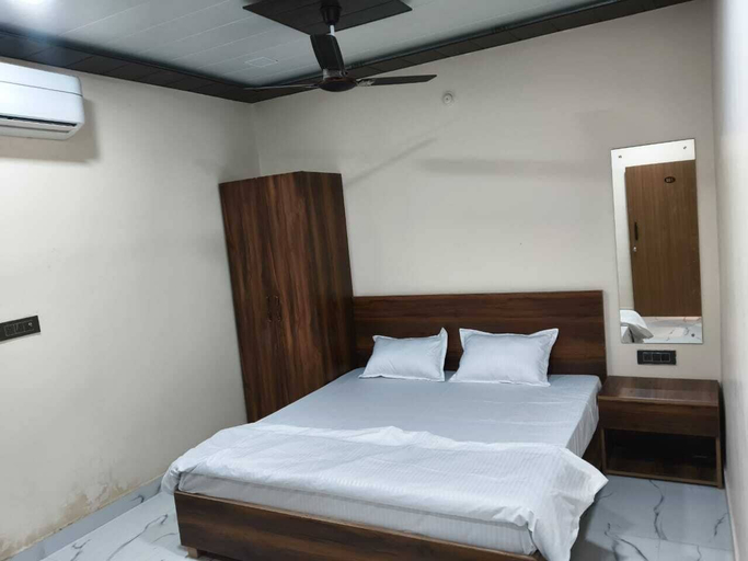 Room 3, Krishna Residency By Vrindavan Stays, Mathura