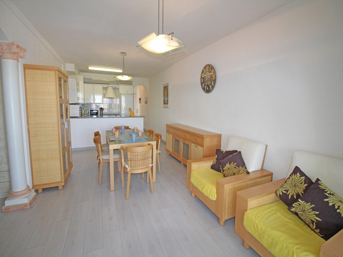 5, Apartment in Empuriabrava with Lake Views, Girona