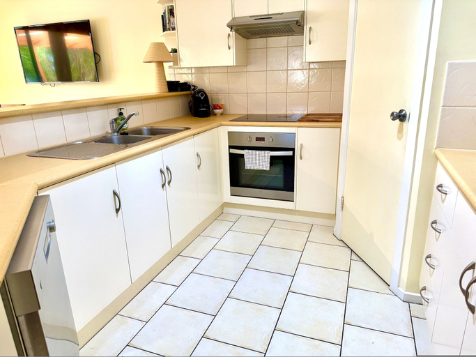 Room 4, Lakeside Getaway - 4BR Jetty Wi-fi Waterfront, Victor Harbor