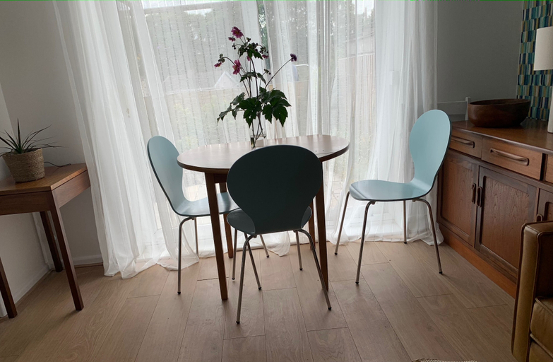 Dining 2, 2 Bed-sleeps 4-parking-pets-10 min Walk to Beach, Cornwall