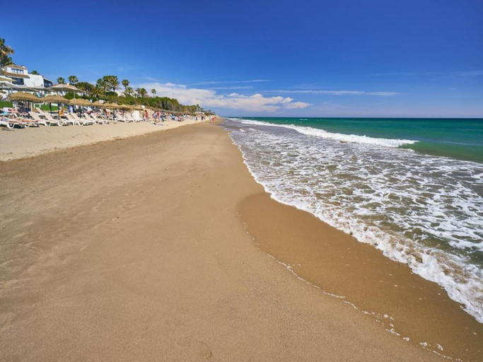Others 5, Studio in Marbella steps from sandy beach, Málaga