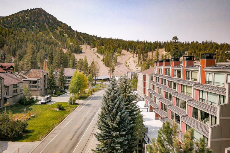 Miscellaneous, Slopeside Condo with Tree View, Mono
