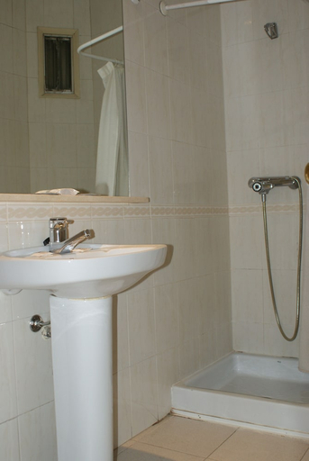 Bathroom, Hotel Sant Jordi by Alegria