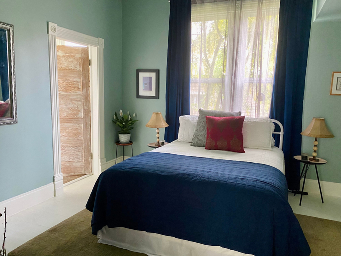 Room 2, Downstairs Thevictorian Downtown and Dog-friendly, Whatcom