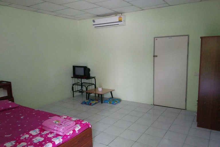 Bedroom 2, Suansuppachok Inn, Ongkharak