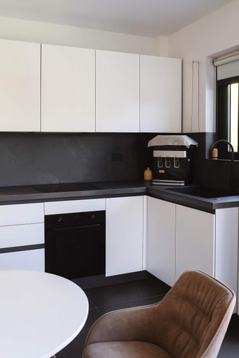 Room 2, White and Black Cozy Suite in Aegina, Attica