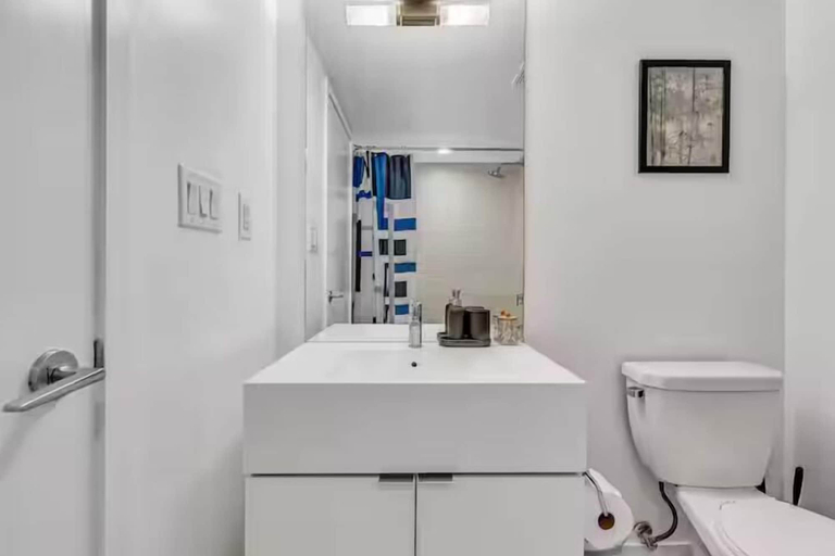 Bathroom 4, HostlyStays Luxury Suites, Toronto
