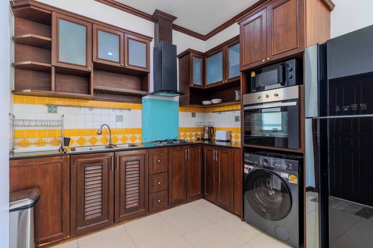 Private kitchen 5, 2BR with Pool Near Beaches V267, Phuket Island