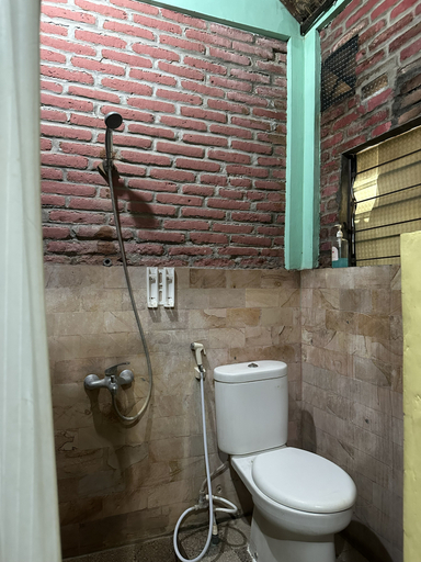 Bathroom 5, DEWI HOMESTAY MALIOBORO, Yogyakarta