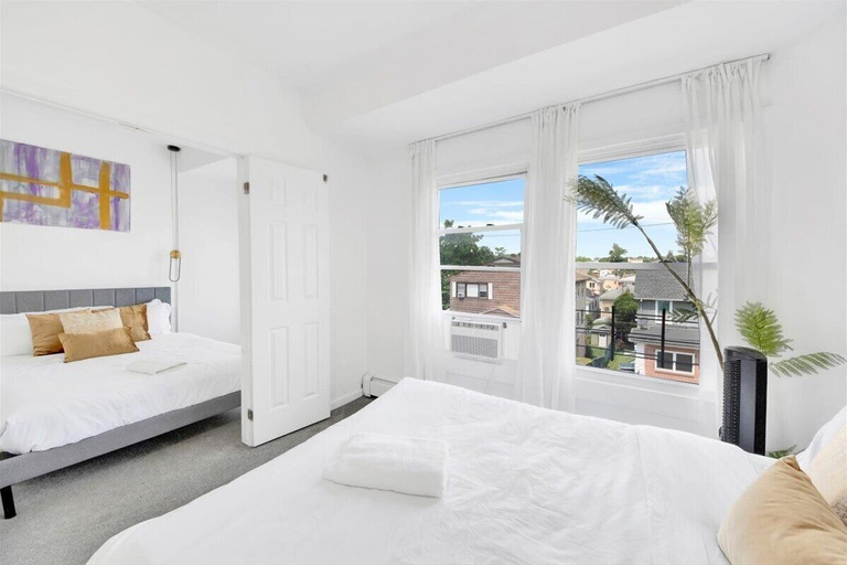 Room 2, Luxury 5 BR Home Free Parking, Westchester