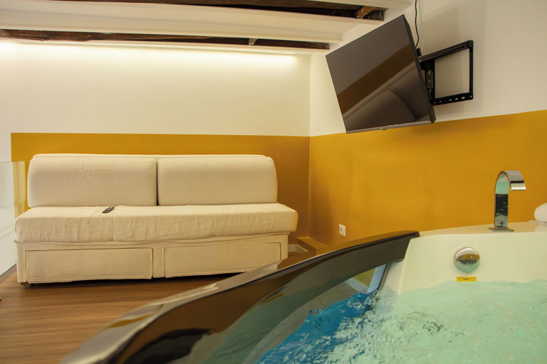 Sport & Beauty 3, Tutt 'e Sant Luxury Rooms, Napoli