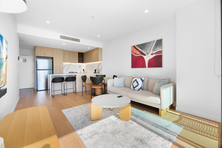 Living room 5, Elegant 2-bed Broadbeach Hotel With Ocean View, Gold Coast