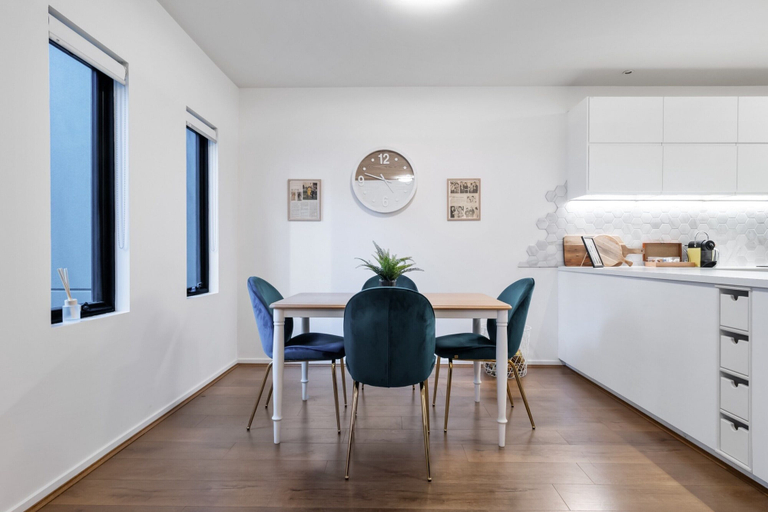 Dining, Riverside 2-bed Apartment With Balcony & Parking, Melbourne